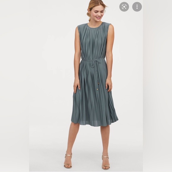H&M pleated dress - Picture 8 of 8